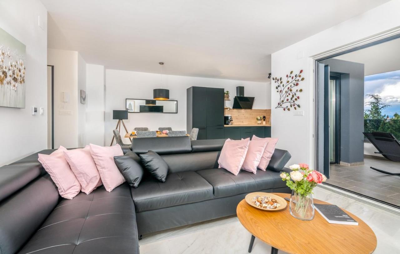 Modern Apartments Elle Malinska 万塔西西 外观 照片