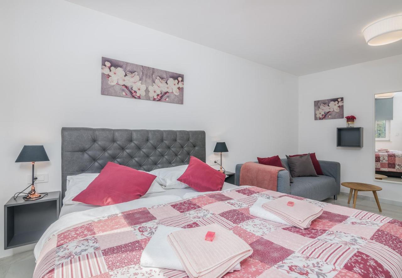 Modern Apartments Elle Malinska 万塔西西 外观 照片