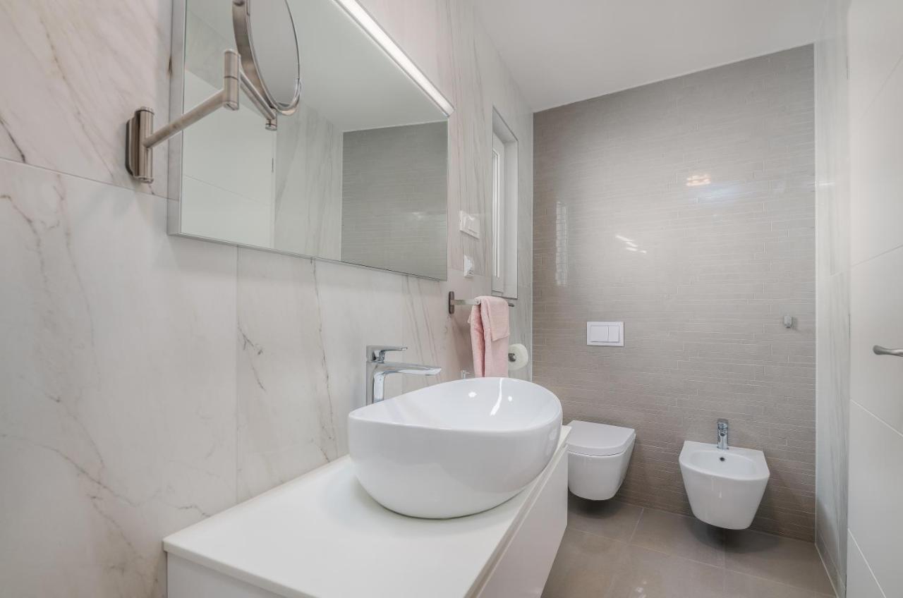 Modern Apartments Elle Malinska 万塔西西 外观 照片