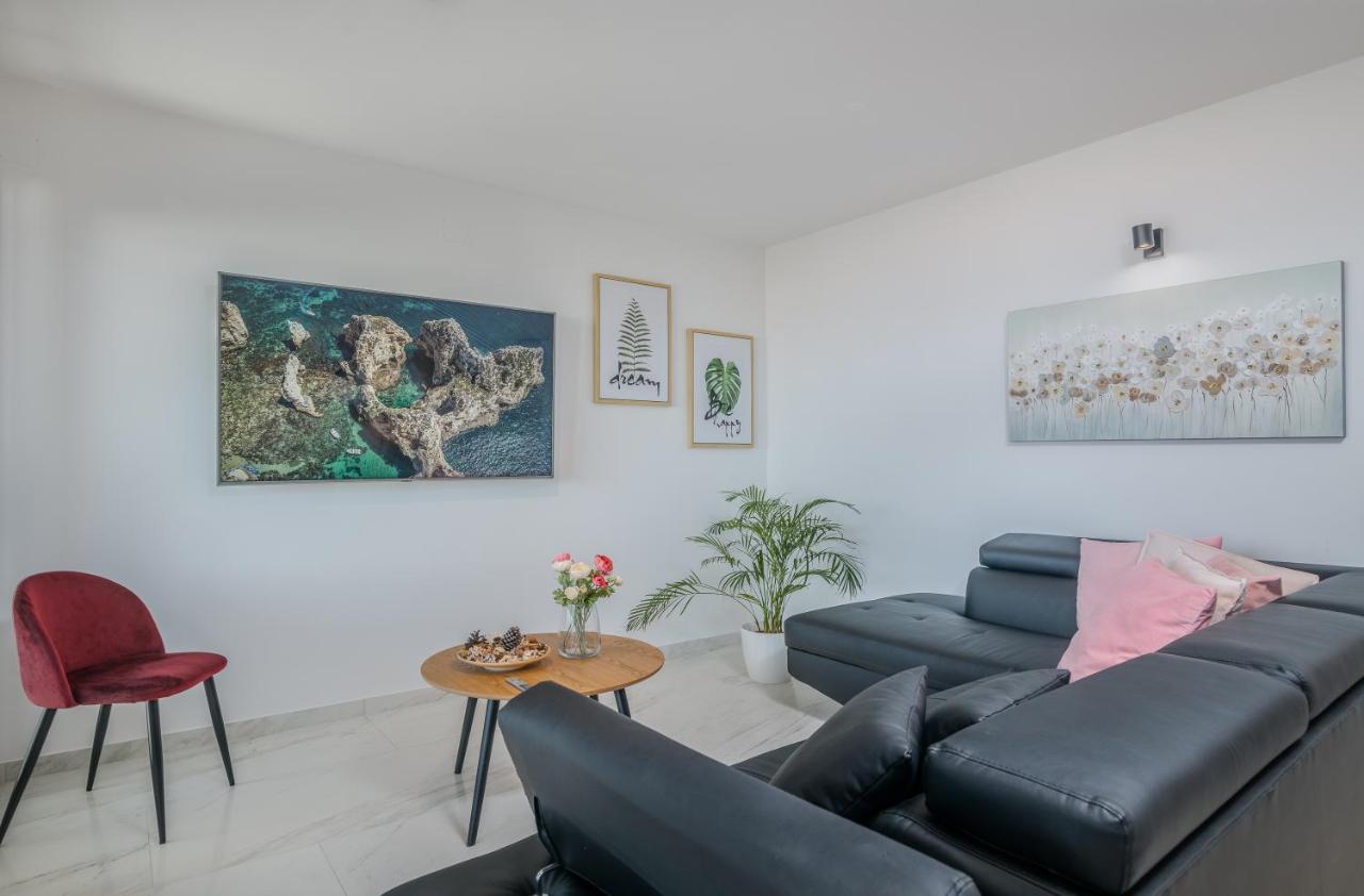 Modern Apartments Elle Malinska 万塔西西 外观 照片