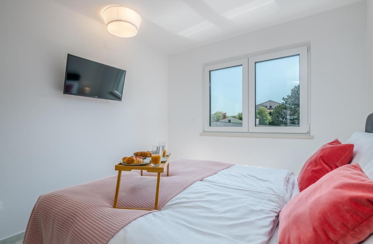 Modern Apartments Elle Malinska 万塔西西 外观 照片