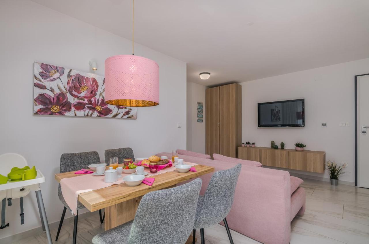 Modern Apartments Elle Malinska 万塔西西 外观 照片